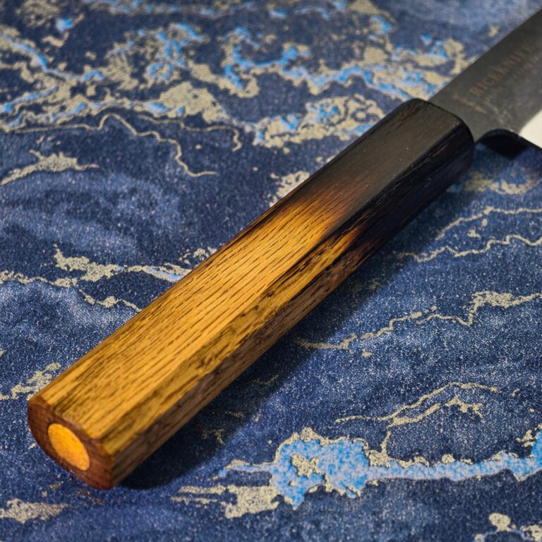 FRIGG's faceted oak handle, darker towards the blade