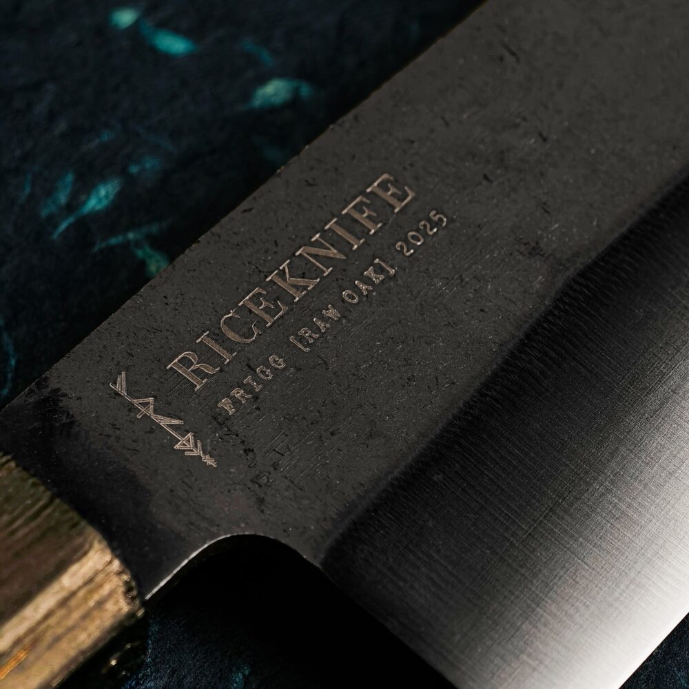 Close-up of the RAW OAK FRIGG santoku blade with the engraved RICEKNIFE logo.