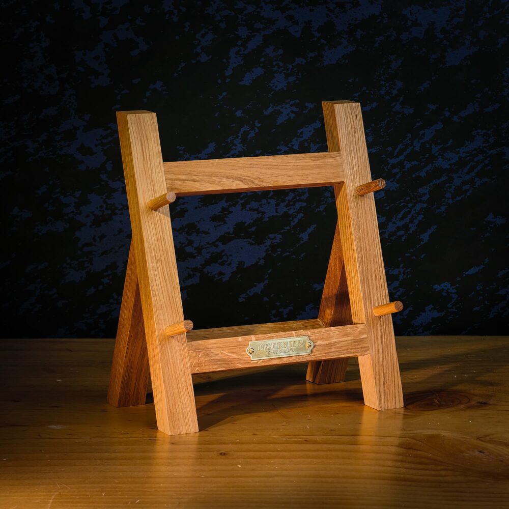 2-slot oak knife stand with two knives