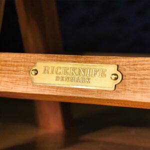 Oak knife stand, grain detail