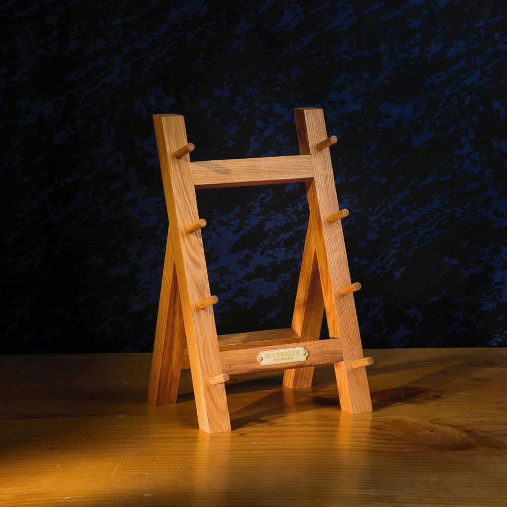 4-slot oak knife stand with four knives