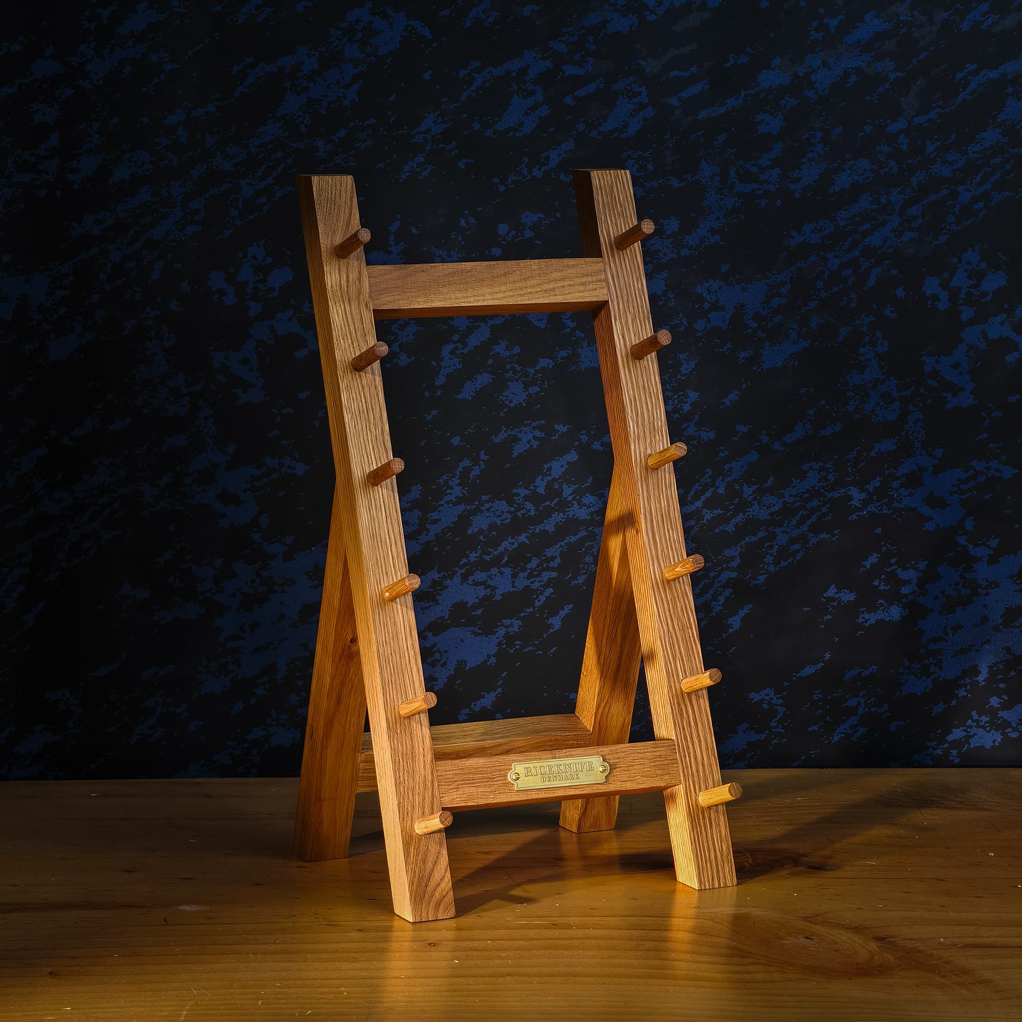 6-slot oak knife stand with six knives