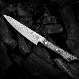 CARBON I Damascus utility knife with a triangular blade pattern and a dark patterned handle.