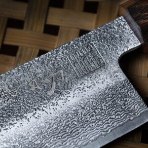 Chinese characters and a square brand mark on the textured YOLO III blade.