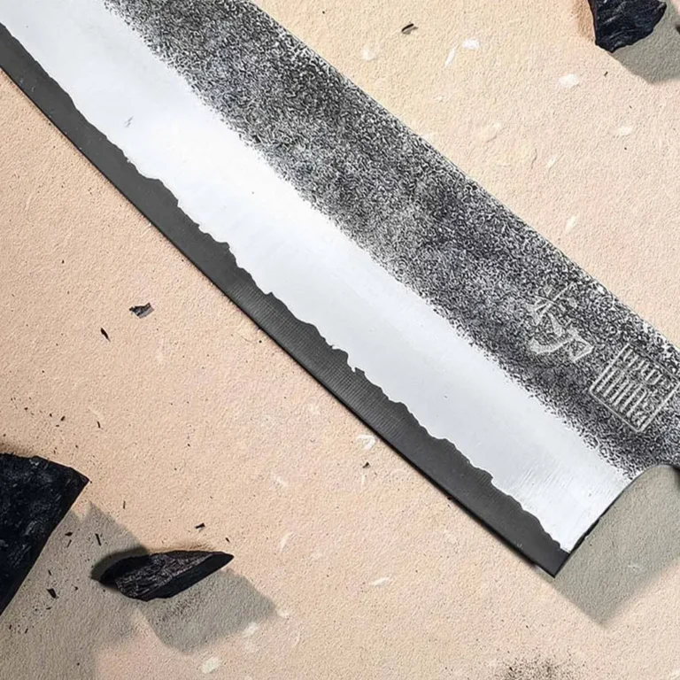 Nærbillede af overgangen mellem det mørke område og det lysere stål