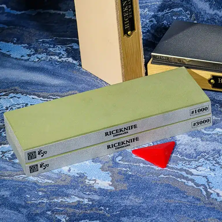 RICEKNIFE resin-bonded diamond stones in 1000 and 3000 grit in the Chef sharpening set