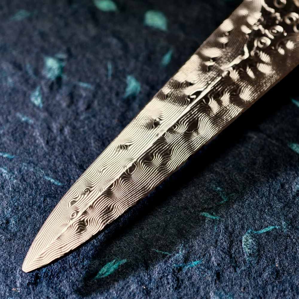 Close-up of the Damascus blade of the RICEKNIFE snakewood oyster knife